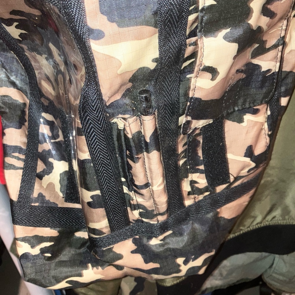 LeSportSac designer brand camo expandable cross body shoulder bag courier purse - Picture 10 of 13